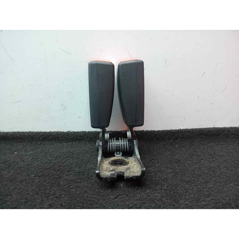 Recambio de enganche cinturon trasero central para ford fiesta (ccn) 1.25 16v cat referencia OEM IAM 8V51A613K21AC  