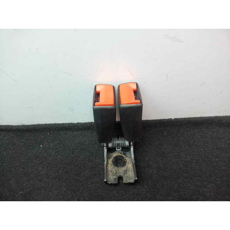 Recambio de enganche cinturon trasero central para ford fiesta (ccn) 1.25 16v cat referencia OEM IAM 8V51A613K21AC  