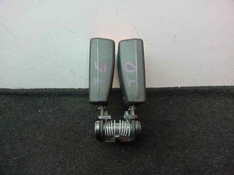 Recambio de enganche cinturon trasero central para ford fiesta (ccn) 1.25 16v cat referencia OEM IAM 8V51A613K21AC  