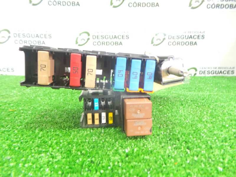 Recambio de caja reles / fusibles para renault kangoo 1.5 dci diesel fap referencia OEM IAM 1718700  