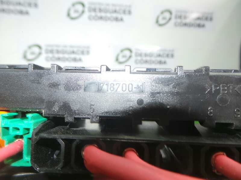 Recambio de caja reles / fusibles para renault kangoo 1.5 dci diesel fap referencia OEM IAM 1718700  