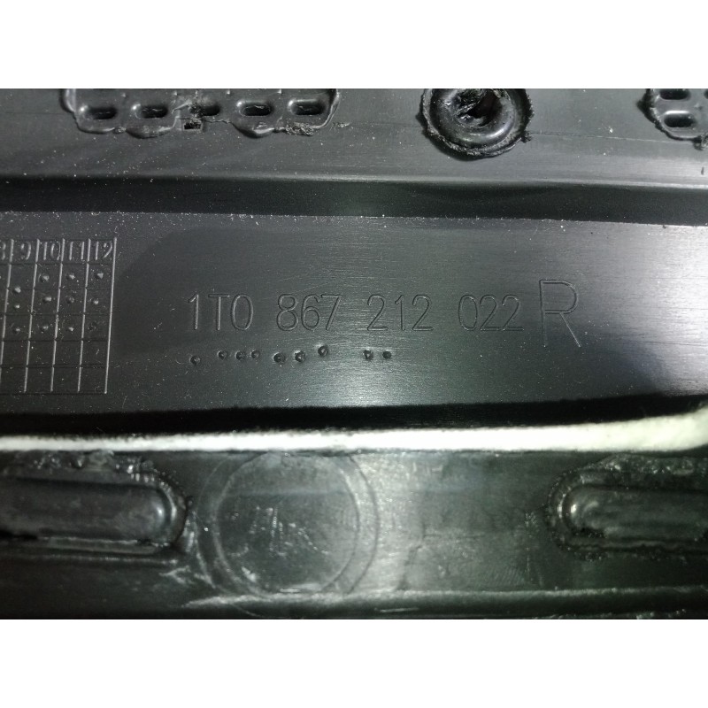 Recambio de guarnecido puerta trasera derecha para volkswagen touran (1t1) 1.9 tdi referencia OEM IAM 1T0867212022R  