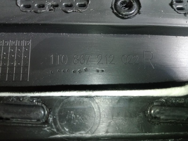 Recambio de guarnecido puerta trasera derecha para volkswagen touran (1t1) 1.9 tdi referencia OEM IAM 1T0867212022R  