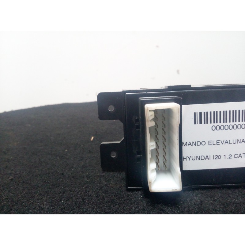 Recambio de mando elevalunas delantero izquierdo para hyundai i20 1.2 cat referencia OEM IAM 93570C8041  