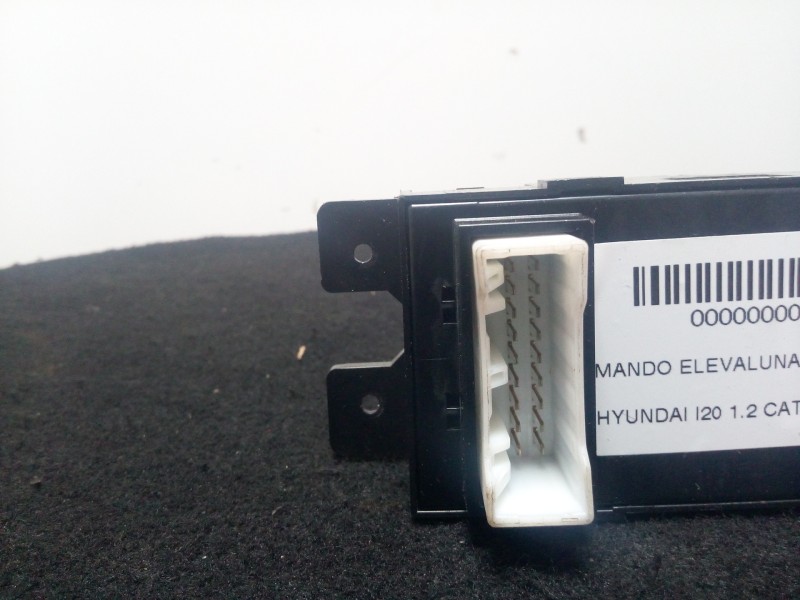Recambio de mando elevalunas delantero izquierdo para hyundai i20 1.2 cat referencia OEM IAM 93570C8041  