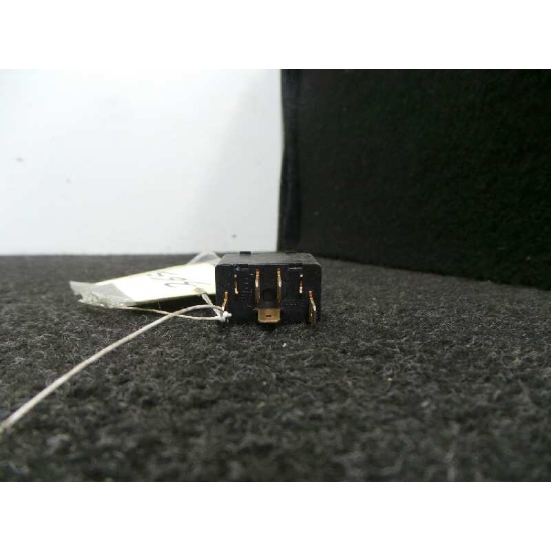 Recambio de mando elevalunas delantero izquierdo para audi 80 avant 1.9 tdi referencia OEM IAM   5 PINES