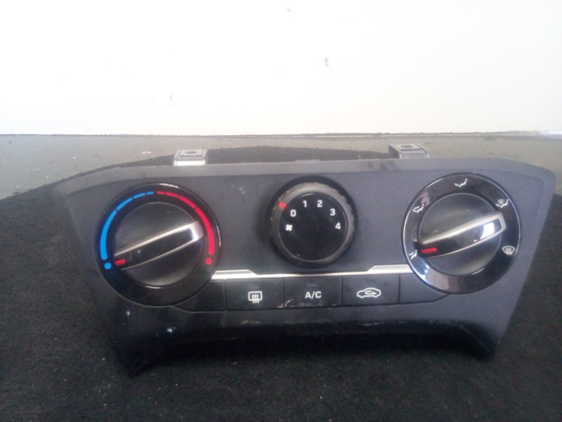 Recambio de mando climatizador para hyundai i20 1.2 cat referencia OEM IAM 97250C8410  