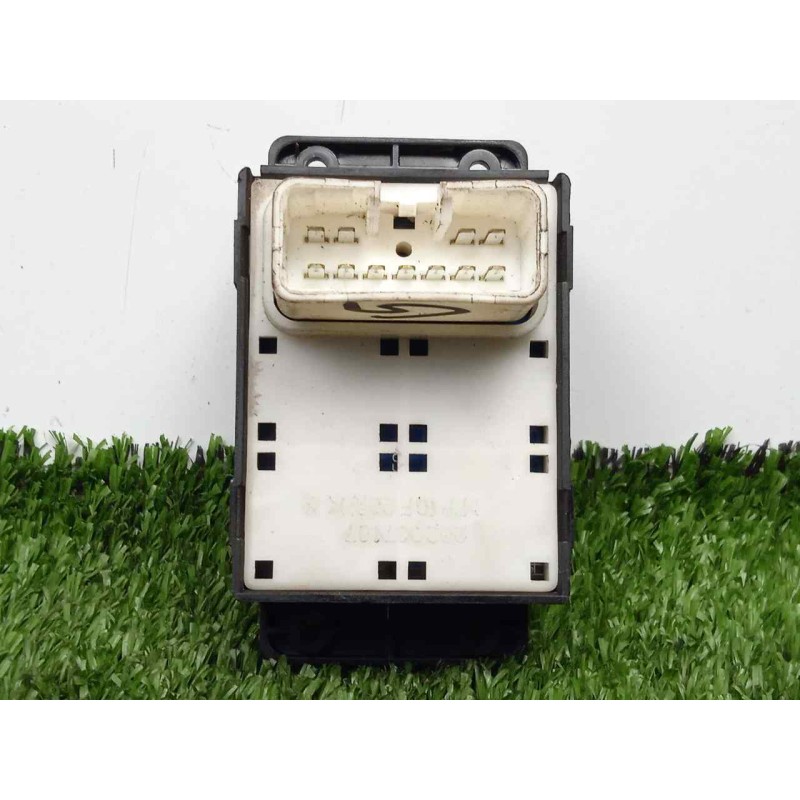 Recambio de mando elevalunas delantero izquierdo para hyundai i10 1.2 cat referencia OEM IAM  2.BOTONES 