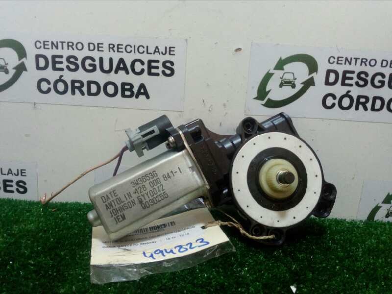 Recambio de motor elevalunas delantero izquierdo para dacia sandero stepway referencia OEM IAM 3M3653G-9030255 2 PINES 