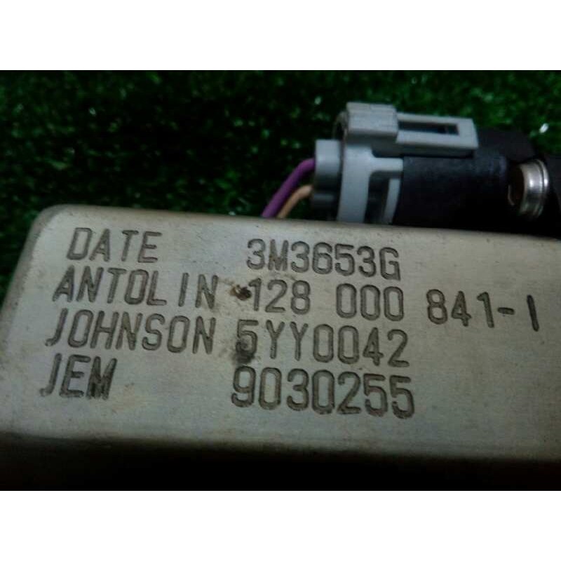 Recambio de motor elevalunas delantero izquierdo para dacia sandero stepway referencia OEM IAM 3M3653G-9030255 2 PINES 