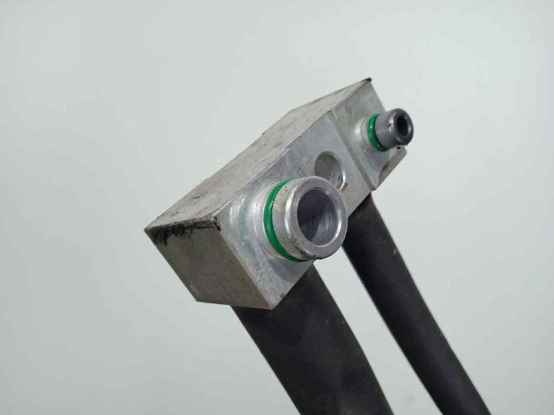 Recambio de tubos aire acondicionado para ssangyong korando 2.0 td cat referencia OEM IAM 6863034000  