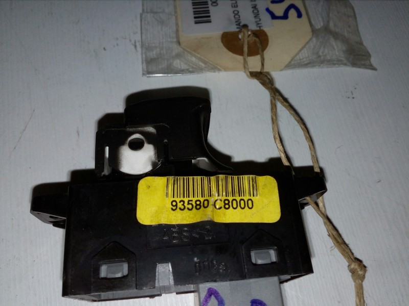 Recambio de mando elevalunas delantero derecho para hyundai i20 1.2 cat referencia OEM IAM 93580C8000  