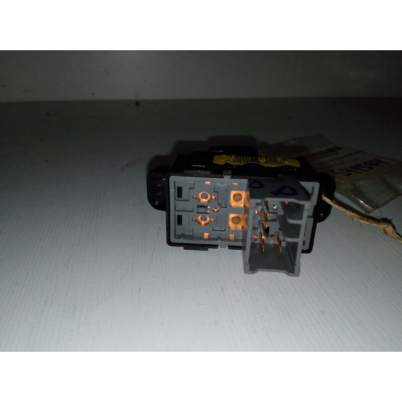 Recambio de mando elevalunas delantero derecho para hyundai i20 1.2 cat referencia OEM IAM 93580C8000  