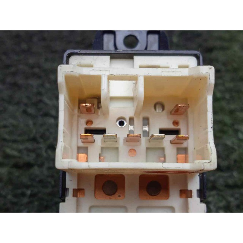 Recambio de mando elevalunas delantero derecho para hyundai accent (mc) 1.5 crdi cat referencia OEM IAM 202005491  