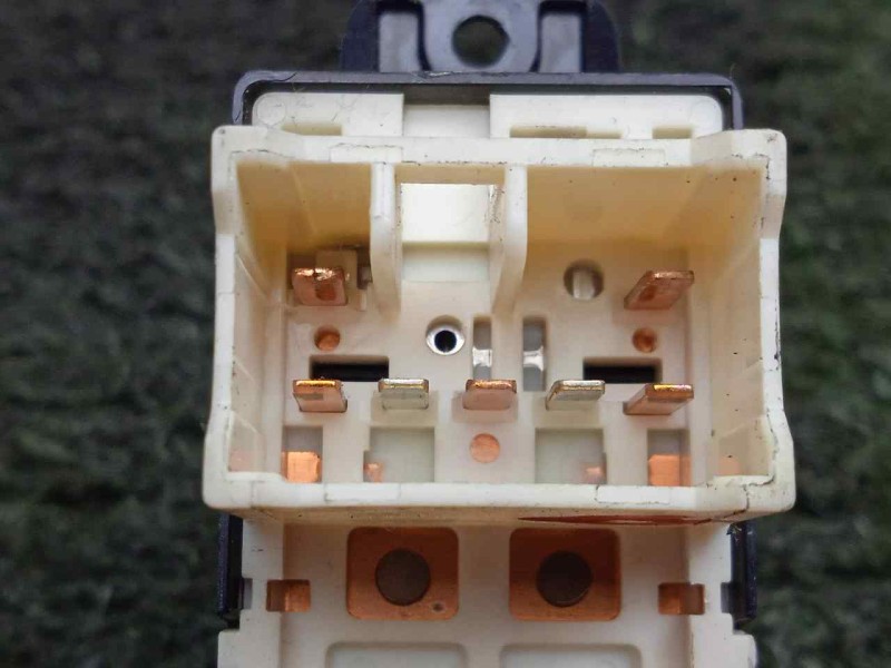 Recambio de mando elevalunas delantero derecho para hyundai accent (mc) 1.5 crdi cat referencia OEM IAM 202005491  