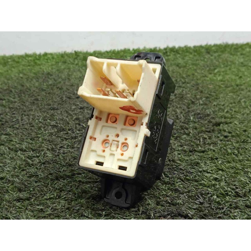 Recambio de mando elevalunas delantero derecho para hyundai accent (mc) 1.5 crdi cat referencia OEM IAM 202005491  