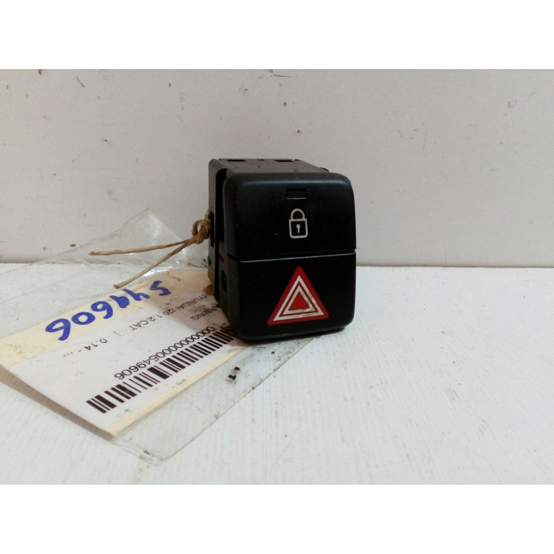 Recambio de warning para hyundai i20 1.2 cat referencia OEM IAM 23D8  