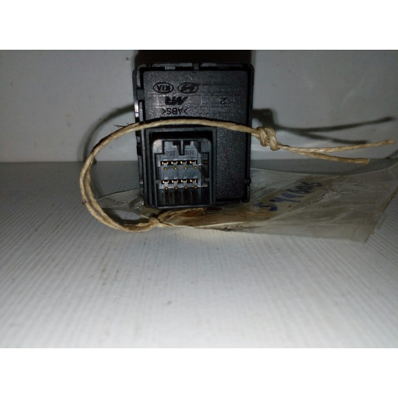 Recambio de warning para hyundai i20 1.2 cat referencia OEM IAM 23D8  