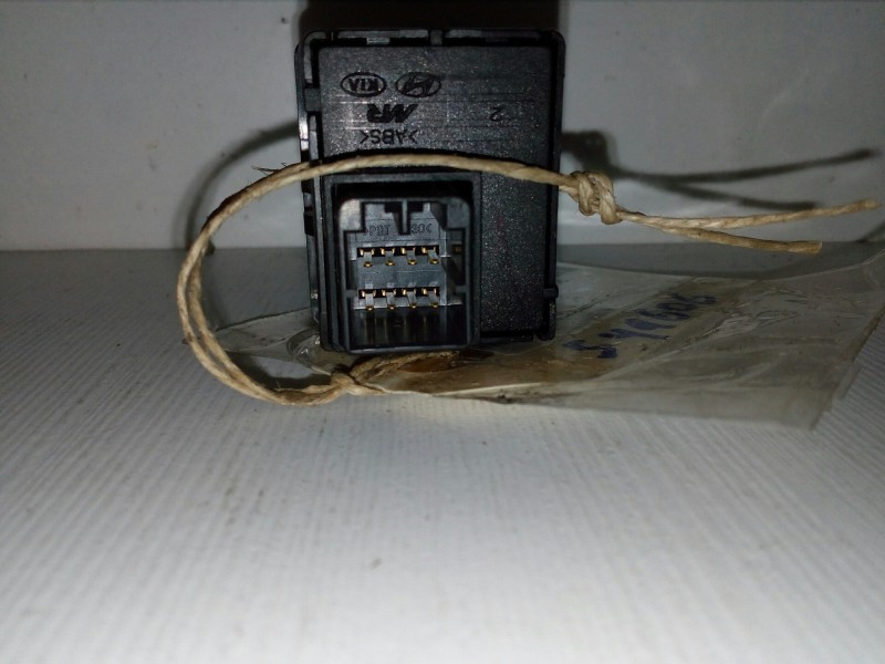 Recambio de warning para hyundai i20 1.2 cat referencia OEM IAM 23D8  