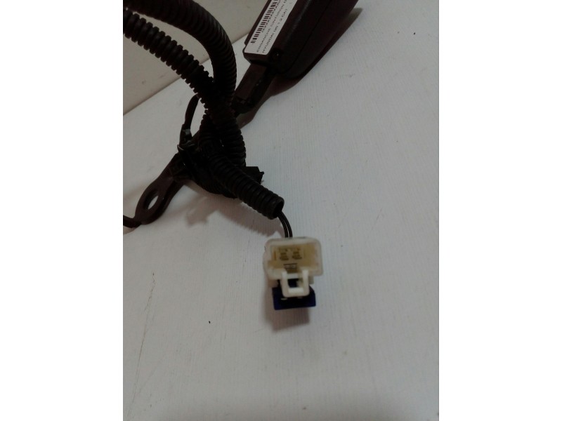 Recambio de enganche cinturon delantero derecho para hyundai i20 1.2 cat referencia OEM IAM 6274855003-SPFH590  