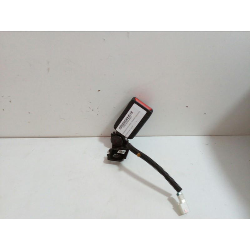 Recambio de enganche cinturon trasero izquierdo para hyundai i20 1.2 cat referencia OEM IAM 88301803  