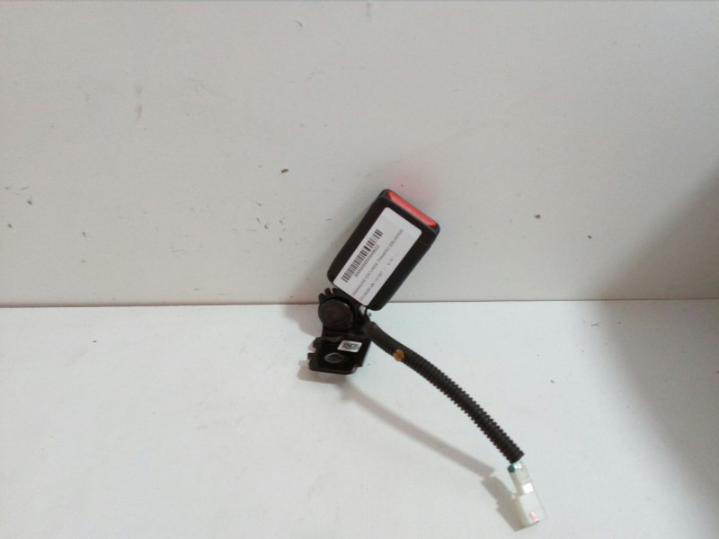 Recambio de enganche cinturon trasero izquierdo para hyundai i20 1.2 cat referencia OEM IAM 88301803  
