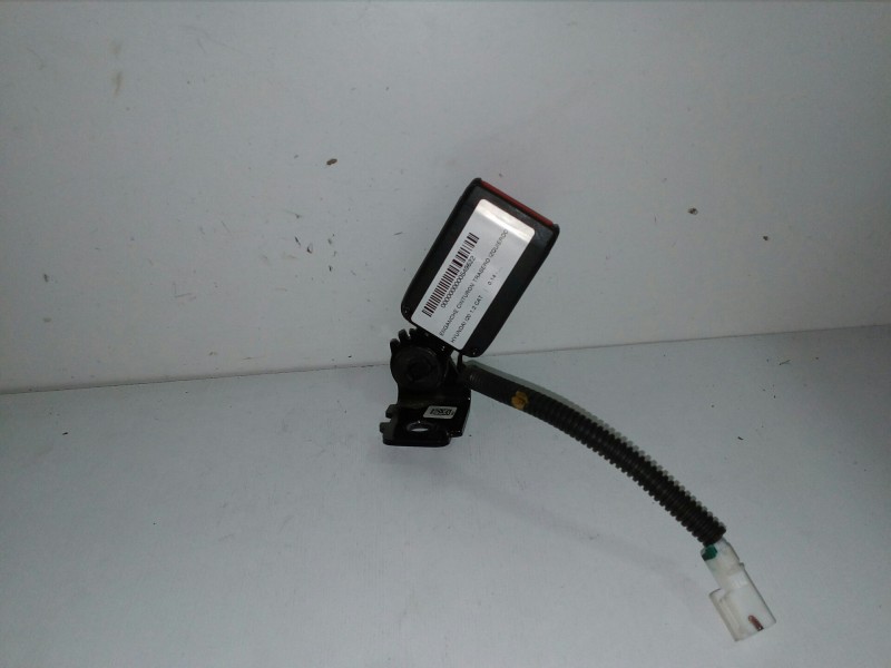Recambio de enganche cinturon trasero izquierdo para hyundai i20 1.2 cat referencia OEM IAM 88301803  