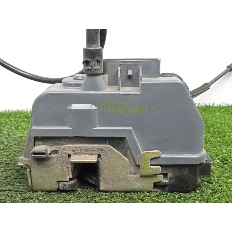 Recambio de cerradura puerta trasera derecha para renault scenic ii 1.9 dci diesel referencia OEM IAM SINREFERENCIA 6.PINES 