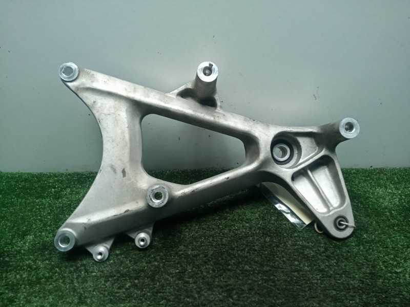 Recambio de basculante para honda pcx 125 referencia OEM IAM 52100K96D00  