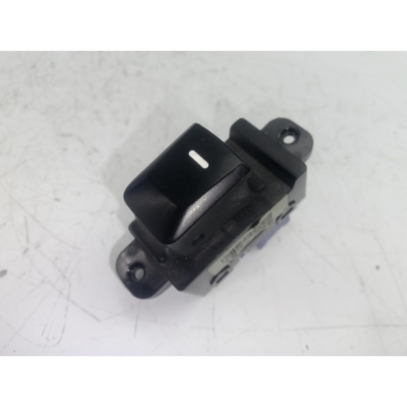 Recambio de mando elevalunas delantero derecho para kia rio 1.2 cat referencia OEM IAM 935751W010  