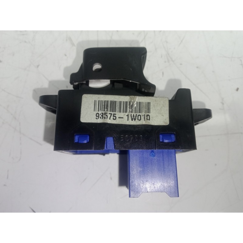 Recambio de mando elevalunas delantero derecho para kia rio 1.2 cat referencia OEM IAM 935751W010  