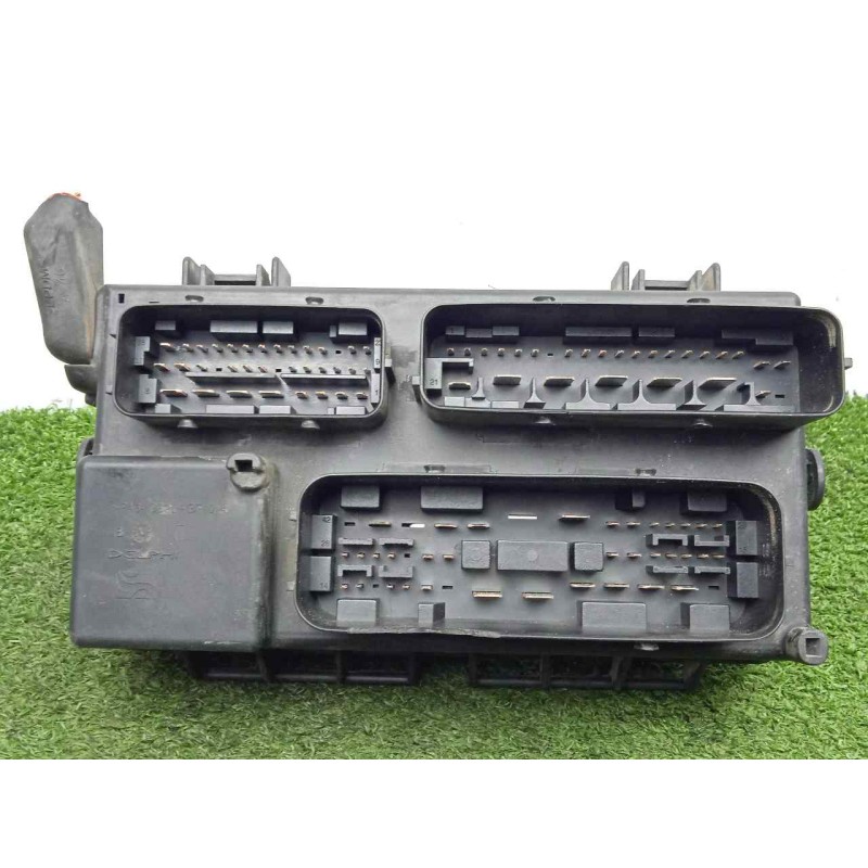 Recambio de caja reles / fusibles para opel corsa d 1.4 16v referencia OEM IAM 13217392EF  