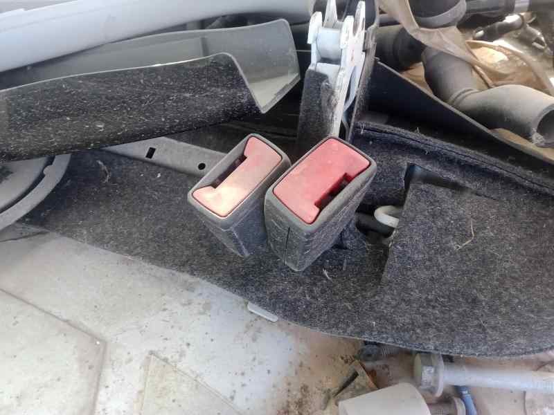 Recambio de enganche cinturon trasero central para skoda fabia combi 1.4 tdi dpf referencia OEM IAM  DOBLE 