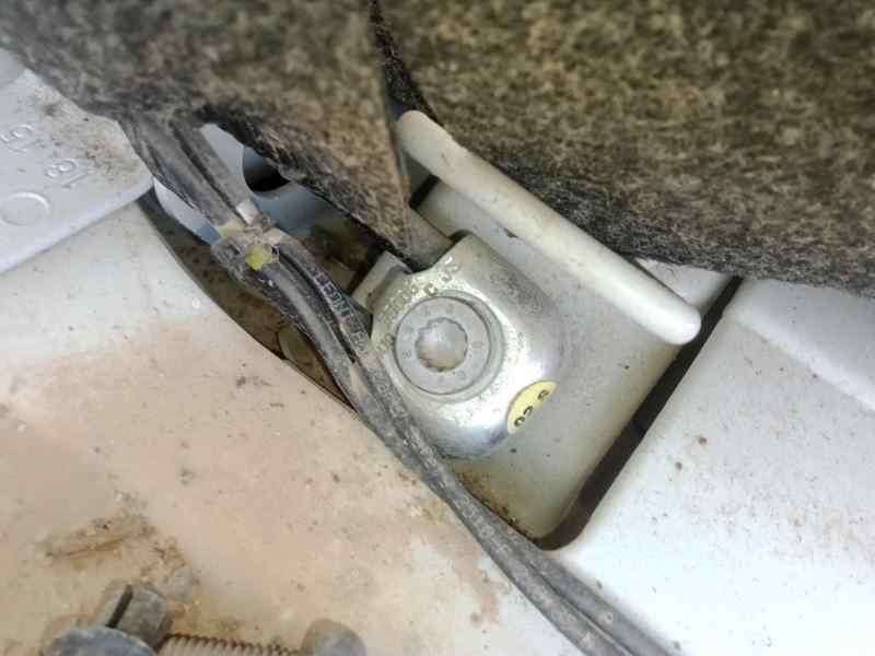 Recambio de enganche cinturon trasero central para skoda fabia combi 1.4 tdi dpf referencia OEM IAM  DOBLE 