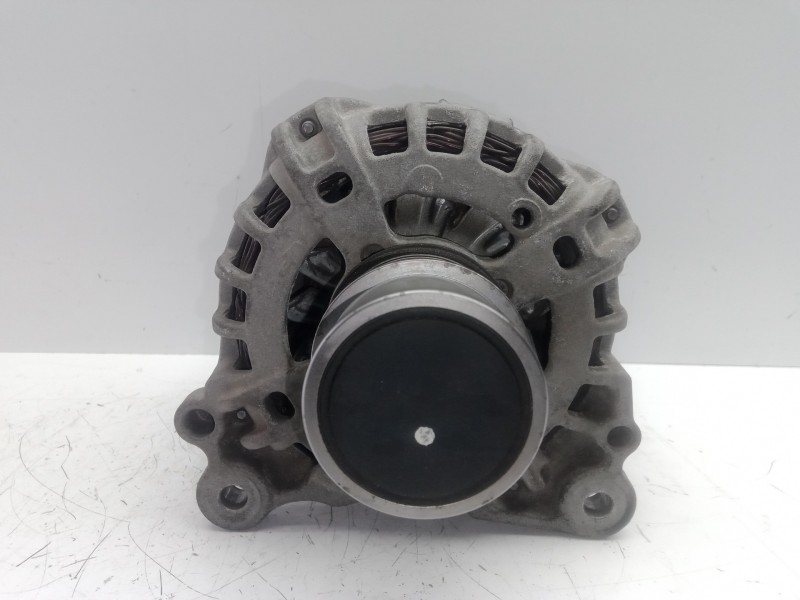 Recambio de alternador para seat ibiza (6p1) 1.2 tsi referencia OEM IAM 04E903015A BOSCH 6.CANALES