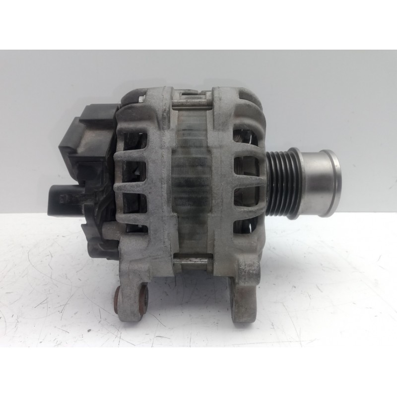 Recambio de alternador para seat ibiza (6p1) 1.2 tsi referencia OEM IAM 04E903015A BOSCH 6.CANALES