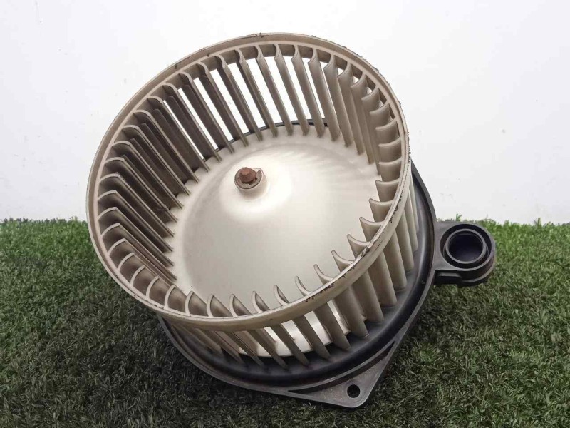 Recambio de motor calefaccion para ssangyong korando 2.0 td cat referencia OEM IAM F00S3B2401-6811734000 2.PINES Ø DIAMETRO: 152