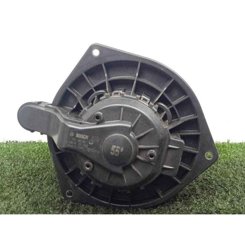 Recambio de motor calefaccion para ssangyong korando 2.0 td cat referencia OEM IAM F00S3B2401-6811734000 2.PINES Ø DIAMETRO: 152