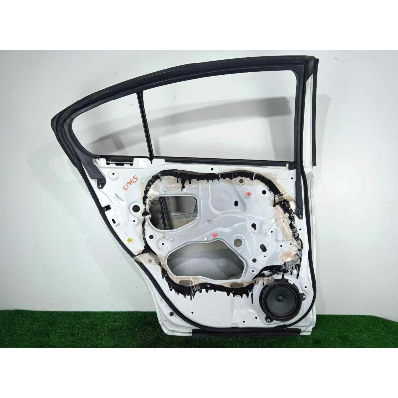 Recambio de puerta trasera izquierda para toyota avensis (t27) 2.2 d-4d cat referencia OEM IAM 6700405041  