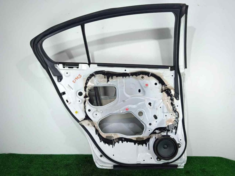 Recambio de puerta trasera izquierda para toyota avensis (t27) 2.2 d-4d cat referencia OEM IAM 6700405041  