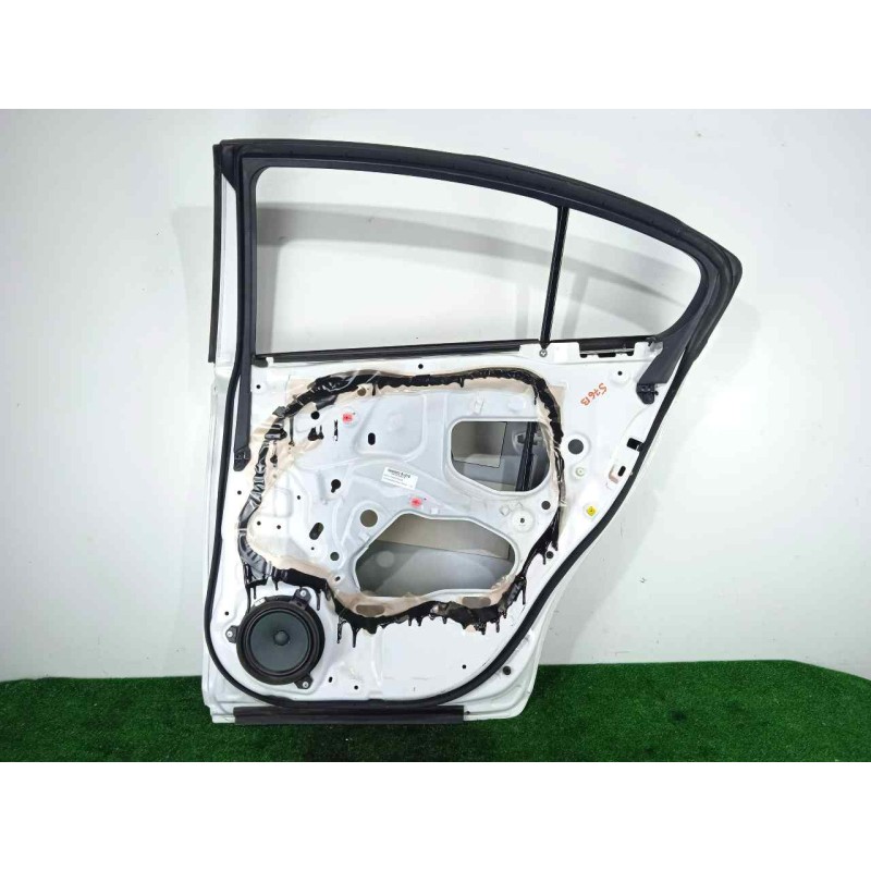 Recambio de puerta trasera derecha para toyota avensis (t27) 2.2 d-4d cat referencia OEM IAM 6700305041  