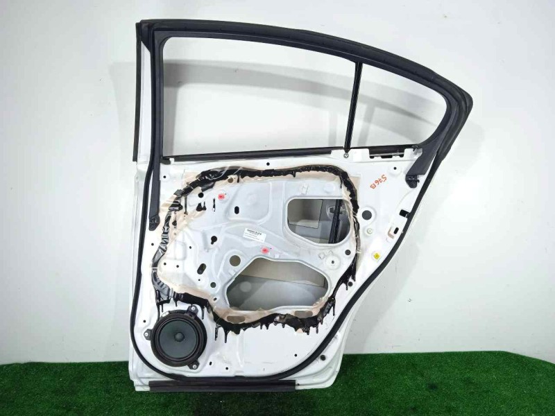 Recambio de puerta trasera derecha para toyota avensis (t27) 2.2 d-4d cat referencia OEM IAM 6700305041  