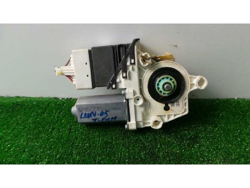 Recambio de motor elevalunas trasero derecho para seat leon (1p1) referencia OEM IAM 1K0959704G  