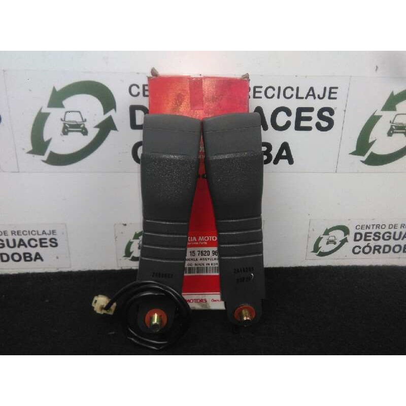 Recambio de enganche cinturon delantero izquierdo para kia sephia ll 1.5 cat referencia OEM IAM Q0K2A15762096Q PAREJA.DELANTERA 