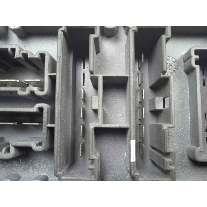 Recambio de caja reles / fusibles para mini mini (r50,r53) 1.4 16v turbodiesel cat referencia OEM IAM 518030507  