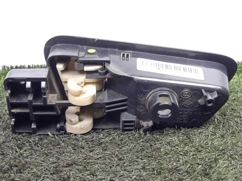 Recambio de maneta interior delantera derecha para ssangyong korando 2.0 td cat referencia OEM IAM 7242034001A  
