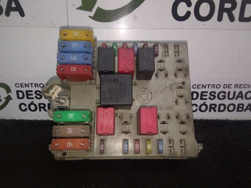 Recambio de caja reles / fusibles para fiat punto berlina (188) 1.2 cat referencia OEM IAM 46835593  