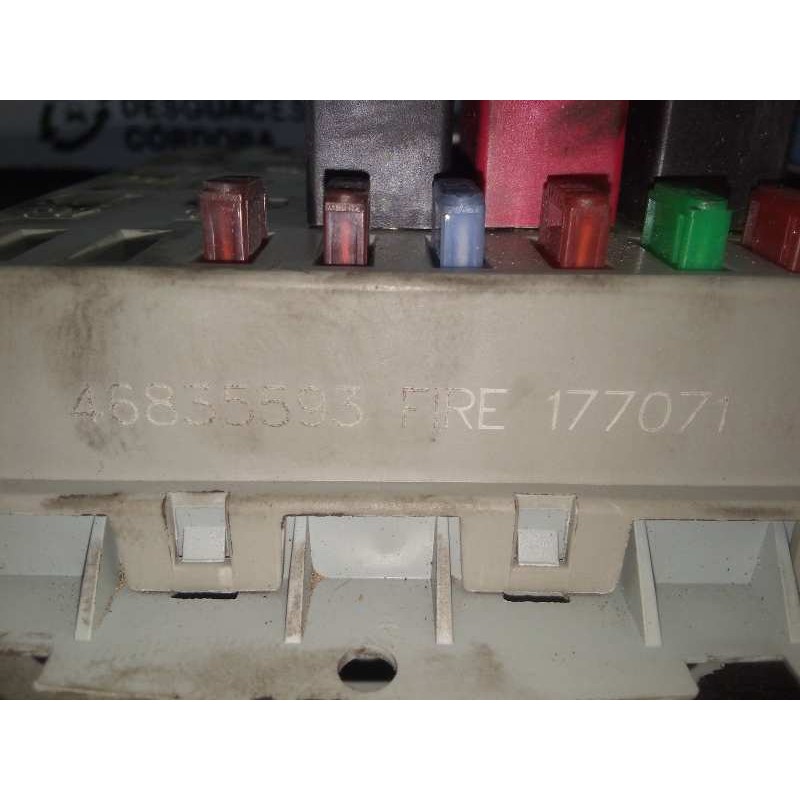 Recambio de caja reles / fusibles para fiat punto berlina (188) 1.2 cat referencia OEM IAM 46835593  