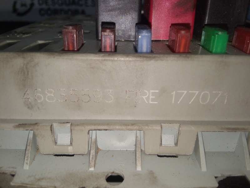 Recambio de caja reles / fusibles para fiat punto berlina (188) 1.2 cat referencia OEM IAM 46835593  