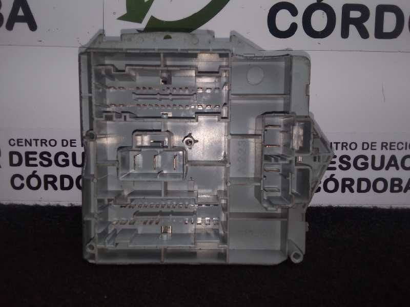 Recambio de caja reles / fusibles para fiat punto berlina (188) 1.2 cat referencia OEM IAM 46835593  